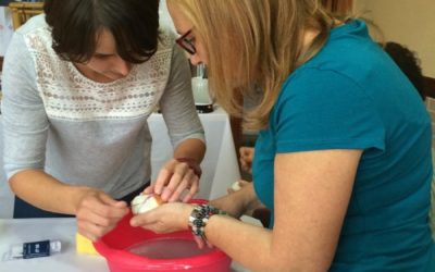 Taller de Cuencos de Fieltro de lana y forrado de Jabones. Un exitazo !!!. Monitora Delia Escobar