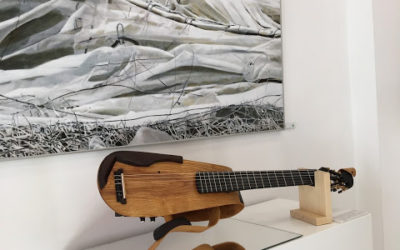 Doble ración de arte en La Ranilla Arte Cultura con los instrumentos de Luthería de David Sánchez y la exposición de pintura de Claudia Traub.